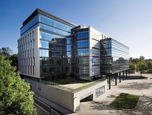 Sterlinga Business Center to budynek biurowy klasy A zlokalizowany w centrum Łodzi, oferujący 13 895 m2 nowoczesnej powierzchni najmu na 9 piętrach.